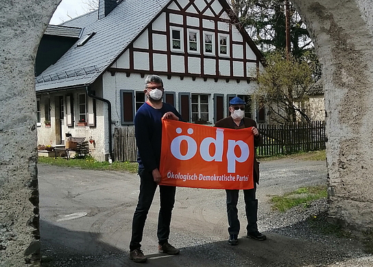 ÖDP-Direktkandidat Michael Gehrmann-Gacasa (rechts) und ÖDP-Landesvorsitzender Martin Truckenbrodt (Landkreis Sonneberg)